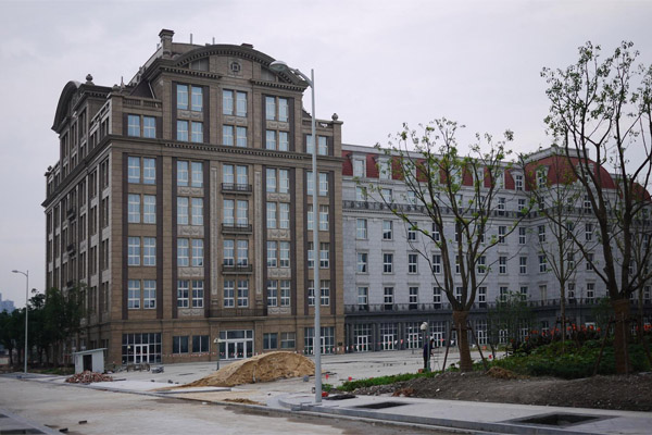 Replica van de Amsterdamse Bijenkorf in Holland Village. Foto door Richard Summers (aka Banalities)
